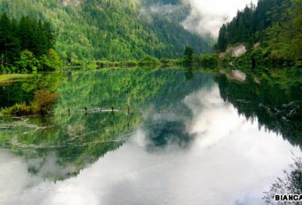 Travel solo to Jiuzhaigou